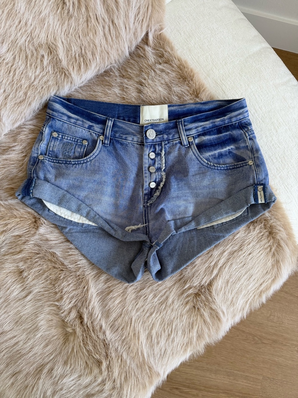 One Teaspoon Bandits Denim Shorts. Size 28